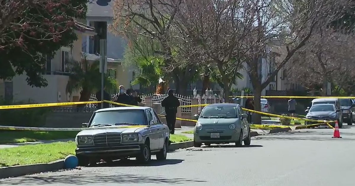 Man killed in possible home invasion robbery in Burbank | FOX 11 Los ...