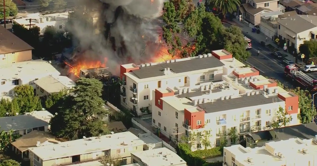 Fire breaks out at vacant home in Hollywood | FOX 11 Los Angeles