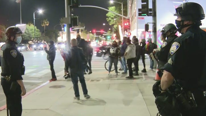 Anti-Trump protest started in downtown LA, heads toward pro-Trump rally in Beverly Hills - Vimarsana News