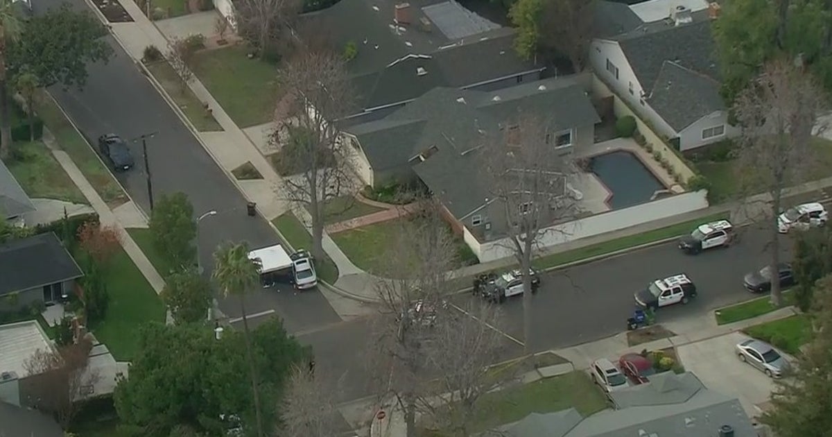 Homeowner shoots, kills suspected burglar in Sherman Oaks | FOX 11 Los ...
