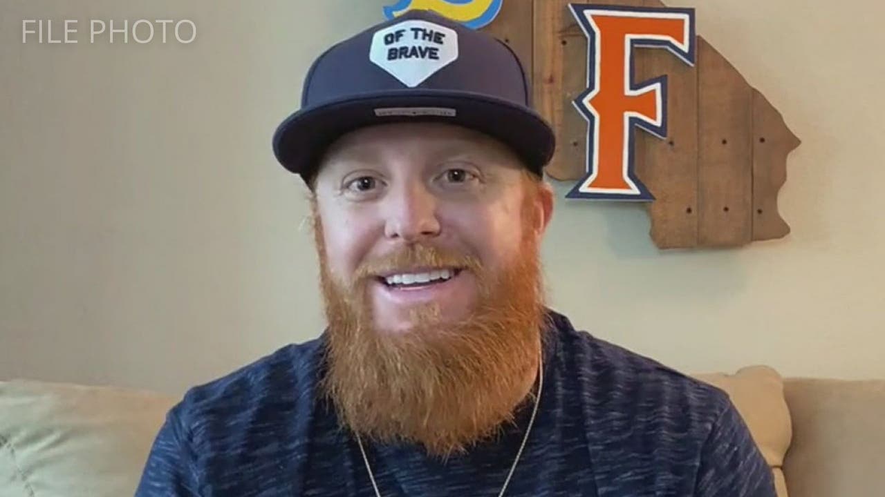 Justin Turner announces he's staying with Los Angeles Dodgers