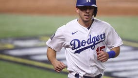 Austin Barnes, Dodgers agree to $4.3M, 2-year deal: report