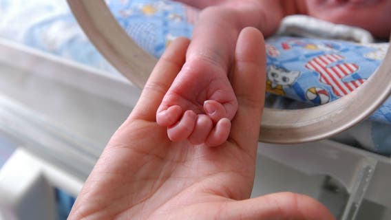 LA City Council votes to give city employees paid parental leave