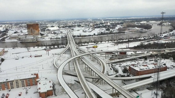 Severe winter storms will cause ‘widespread delays’ in COVID-19 vaccine shipments, CDC says