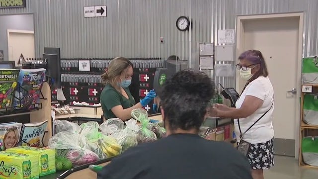 LA City Council votes to move forward with 'hero pay' plan for grocery workers