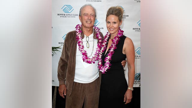 Fred Segal, pioneering Los Angeles fashion retailer, dies at 87
