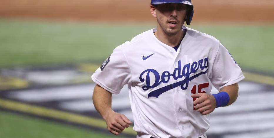 Austin Barnes agrees to two-year extension with Dodgers