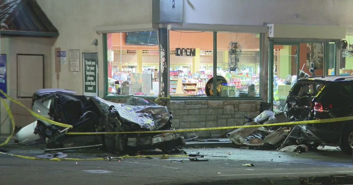 Two dead, 4 injured during crash outside North Hollywood liquor store ...