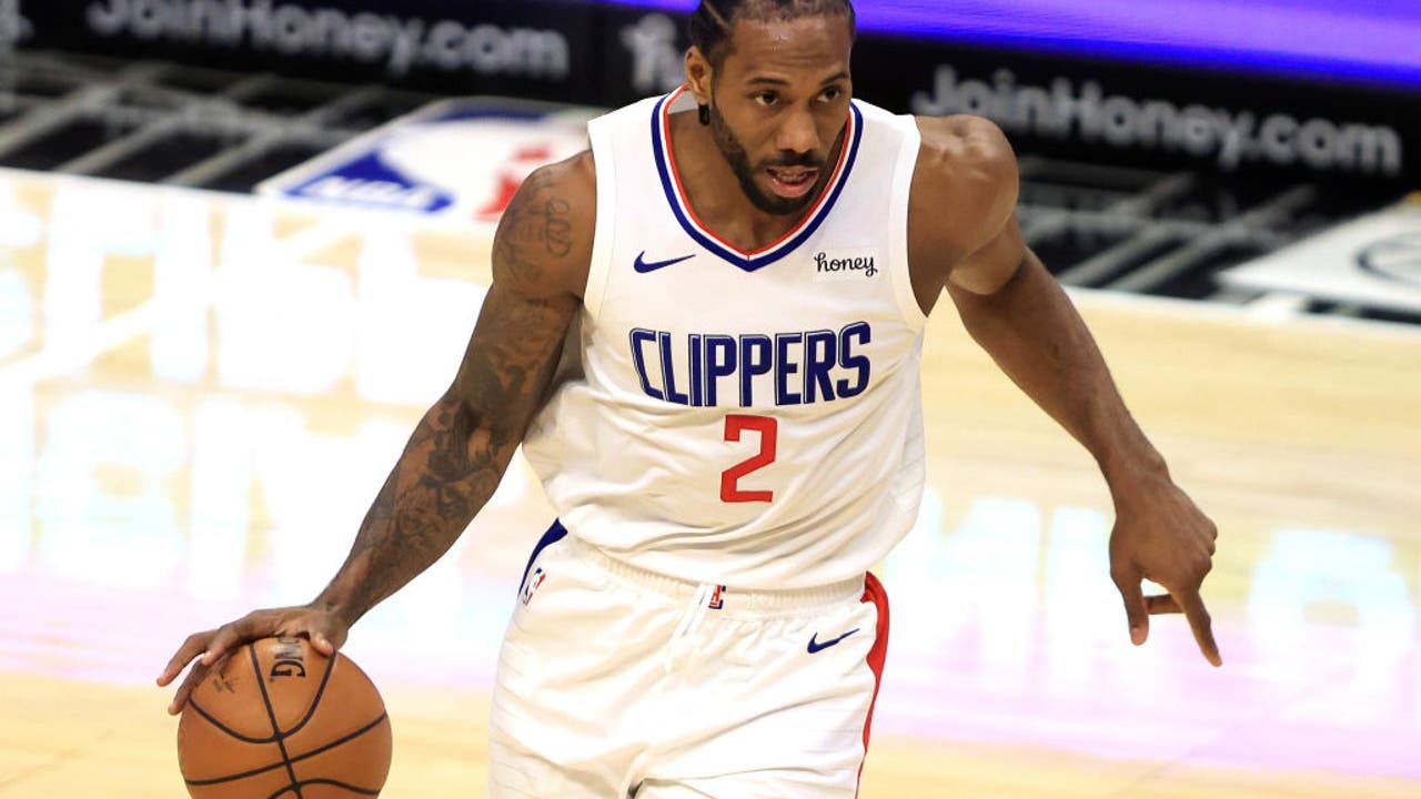 Kawhi Leonard of the LA Clippers sits in the stands as the San Diego  News Photo - Getty Images