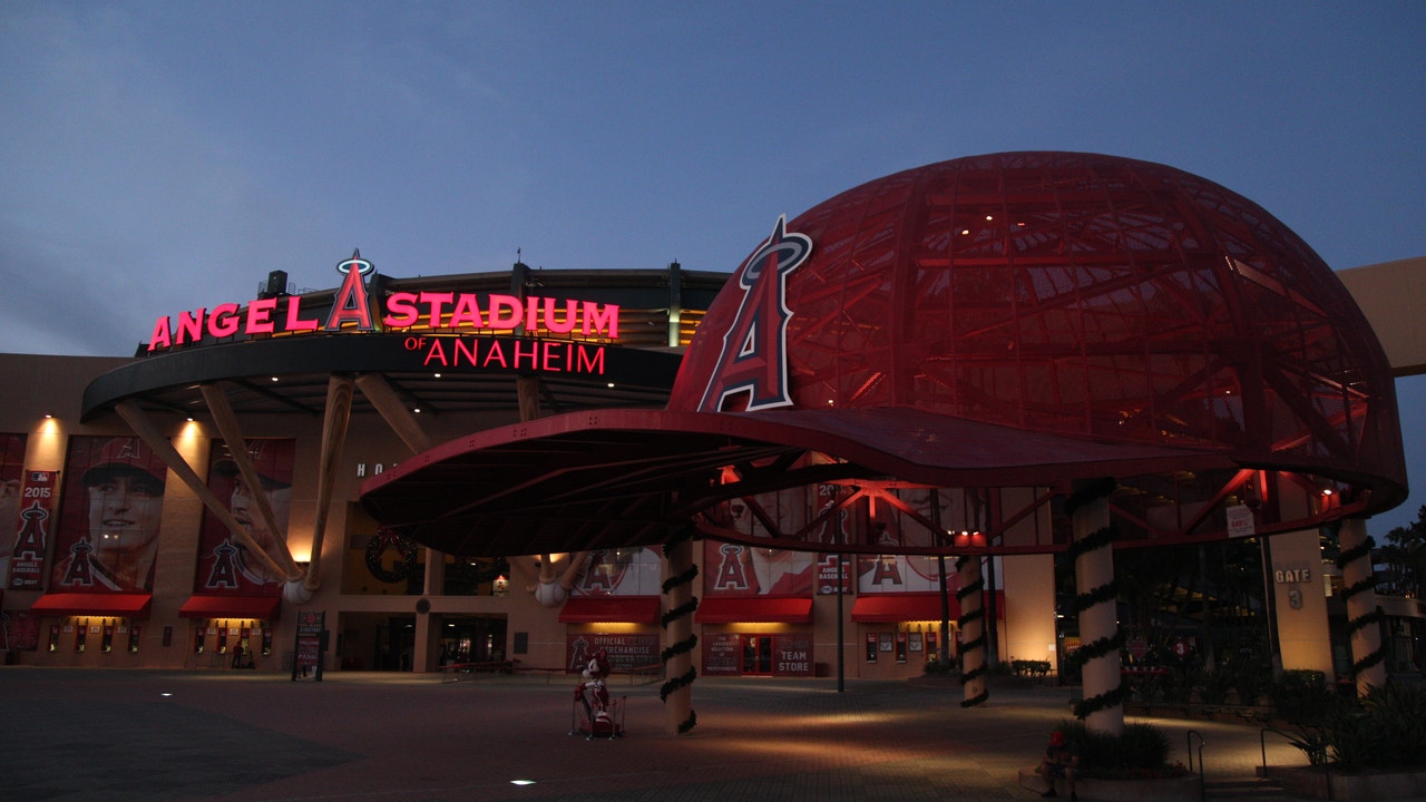 Los Angeles Angels - Walking in the Angel Stadium Team Store > Walking in a Winter Wonderland Visit the Angel Stadium Team Store for the 12 Days of Christmas Sale from now
