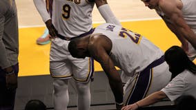 LeBron James leaves court with right ankle injury during Hawks game