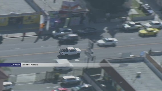 Suspect in white truck leads CHP officers in brief South LA pursuit