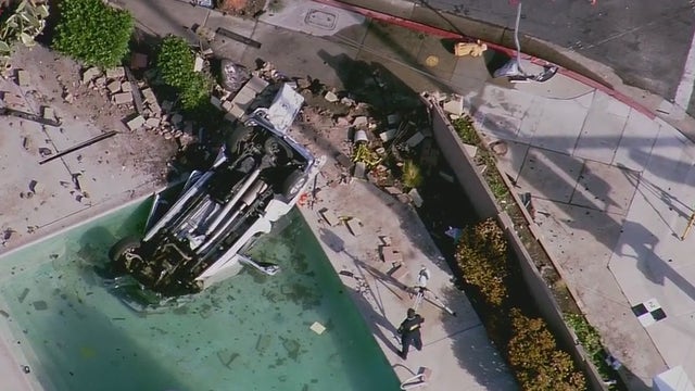 3 dead after police chase comes to an end in Garden Grove, truck crashes into swimming pool