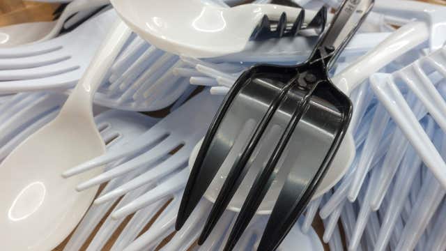 LA moves to stop restaurants from automatically giving plastic utensils to reduce plastic waste