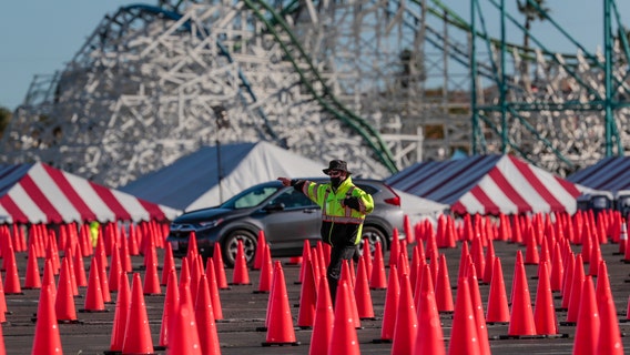 Magic Mountain COVID-19 vaccine site to close, but 2 more sites opening
