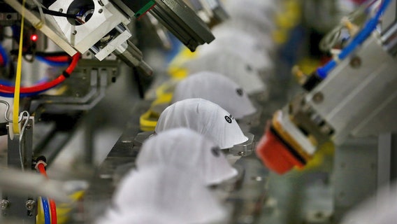 LA County to require all employers to provide indoor workers with N95 or KN95 masks