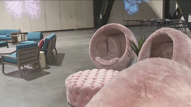 First group of migrant children arrive at Long Beach Convention Center