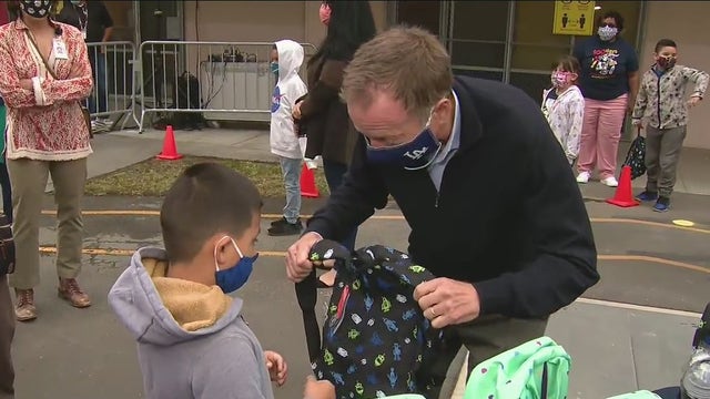 LAUSD begins welcoming back students after extended campus closures