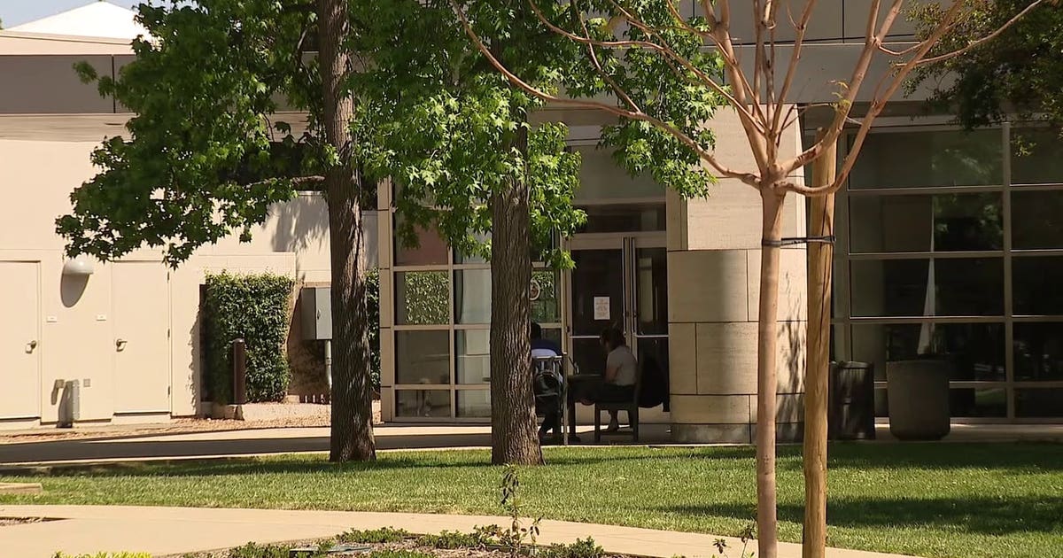Caltech grads won't be able to physically walk up to get diploma ...