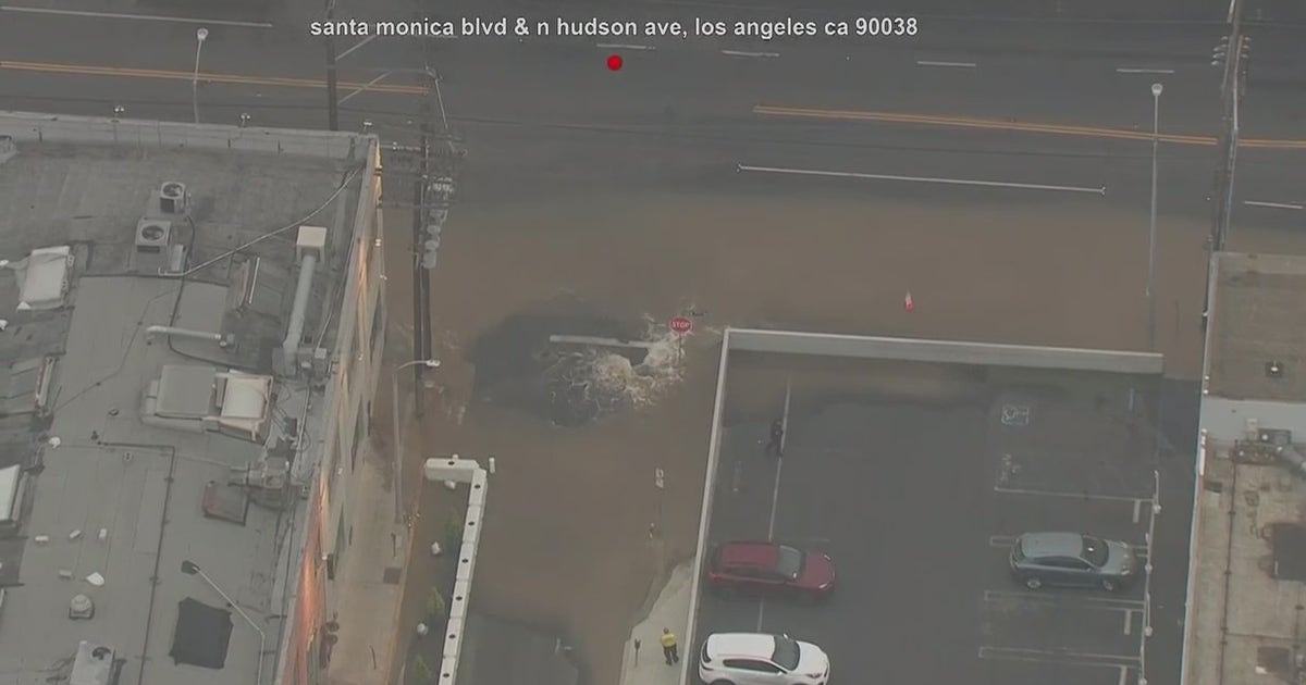 Water main break leads to street flooding in Hollywood | FOX 11 Los Angeles