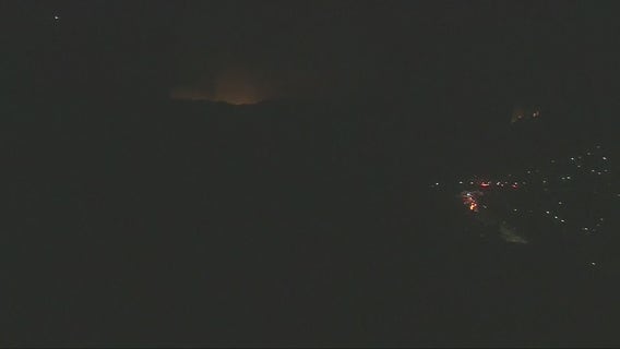 Brush fire burns 10 acres in Pacific Palisades