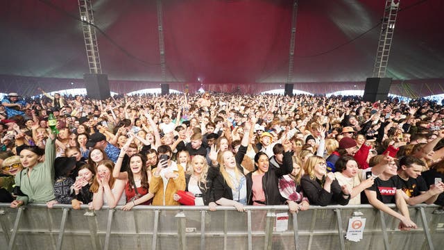 Thousands attend music festival without masks, social distancing as part of UK COVID-19 research project