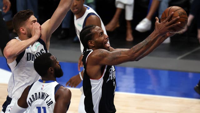 Stars carry Clippers at Mavs again, 106-81 rout evens series