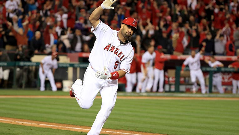 Dodgers sign Albert Pujols to one-year deal