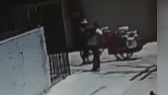 Video shows street vendor robbed at gunpoint in Long Beach