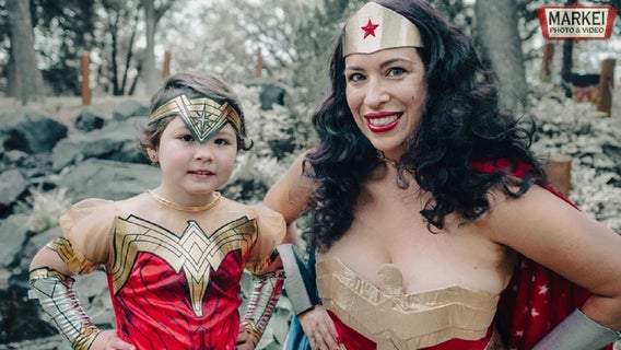 Wonder Woman: Minnesota mayor’s superhero alter ego motivates girl through cancer battle