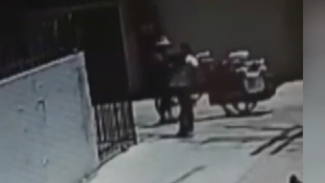 Video shows street vendor robbed at gunpoint in Long Beach