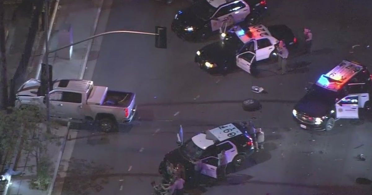 Police chase ends in nasty crash in East Los Angeles area | FOX 11 Los ...