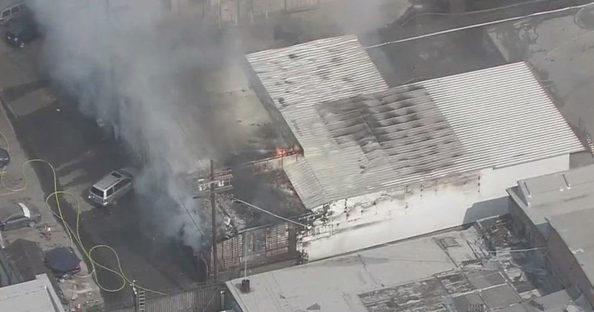 1 dead in South Los Angeles building fire | FOX 11 Los Angeles