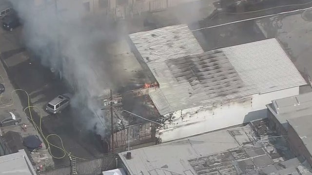 1 dead in South Los Angeles building fire