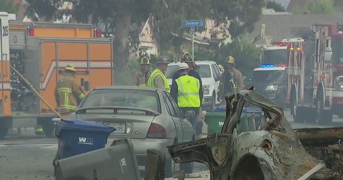 At least 2 dead in San Diego County plane crash that torched homes ...