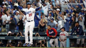 Bellinger, Betts rally Dodgers, cut Braves’ NLCS lead to 2-1