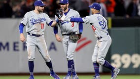 Dodgers even division series with 9-2 victory over Giants