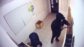 VIDEO: Pair of thieves burglarize mailroom of Woodland Hills apartment building multiple times