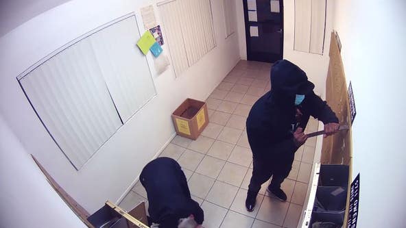 VIDEO: Pair of thieves burglarize mailroom of Woodland Hills apartment building multiple times