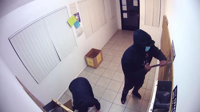 VIDEO: Pair of thieves burglarize mailroom of Woodland Hills apartment building multiple times