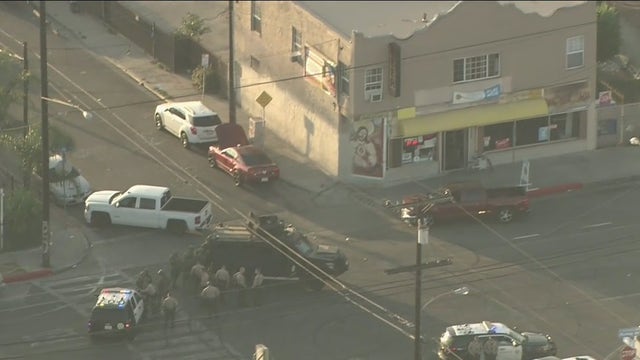 Suspect in custody after standoff with deputies at liquor store in South LA