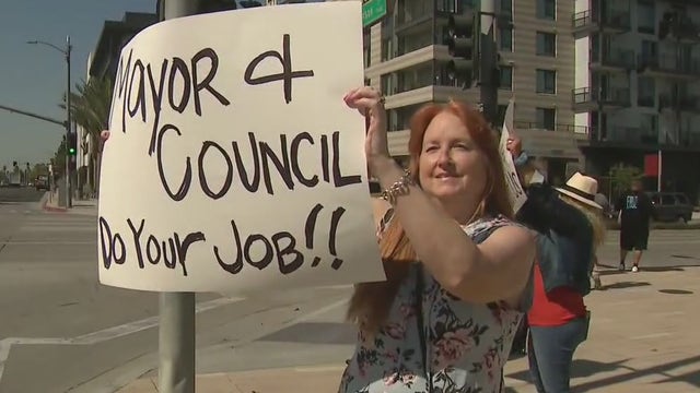 Carson residents cry foul as area still reeks of bad odor; LA County officials hold town hall meeting