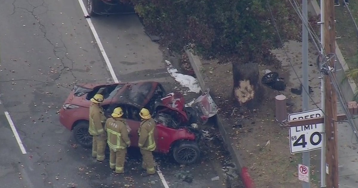 2 critically injured in fiery solo-vehicle crash in Winnetka | FOX 11 ...
