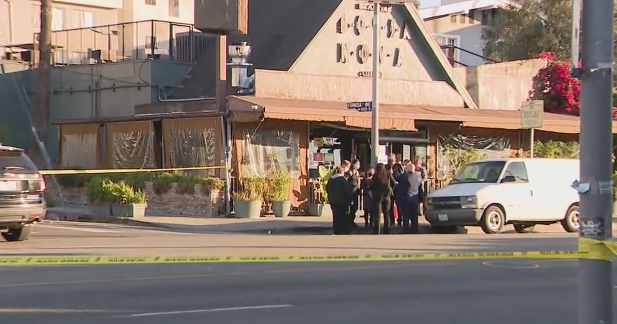 Man shot dead in armed robbery outside popular Hollywood restaurant ...
