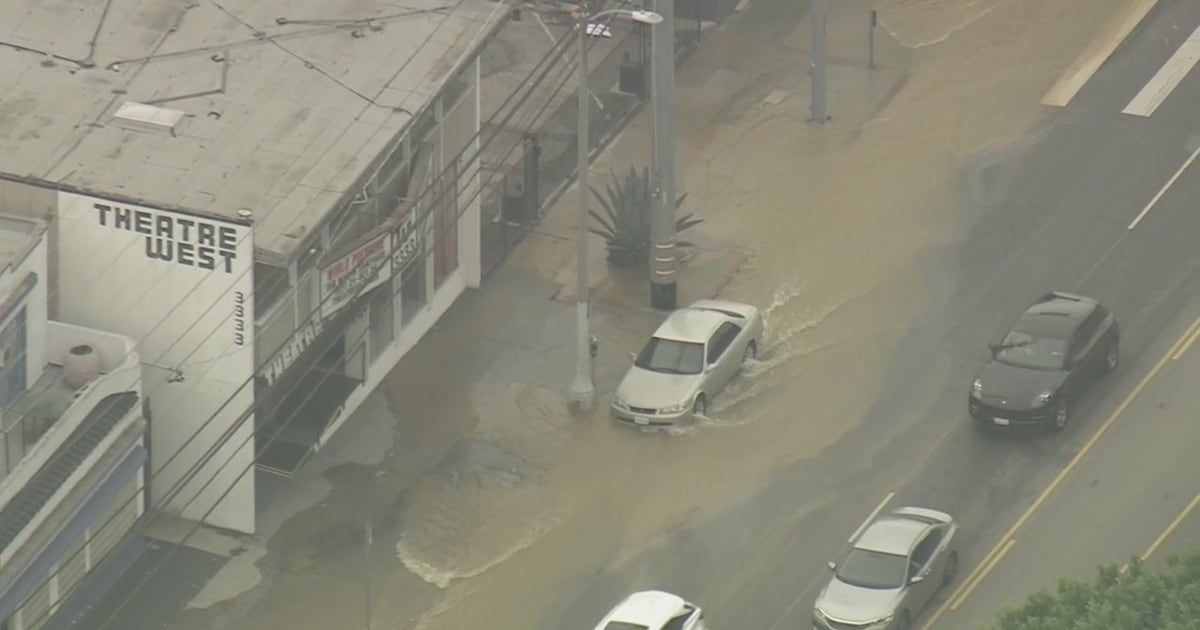 Hollywood Hills water main break causes street flooding | FOX 11 Los ...