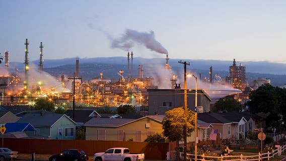South Coast AQMD passes new rules to reduce refinery pollution