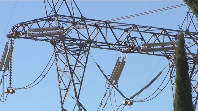 Howling winds cause power outages across Southern California