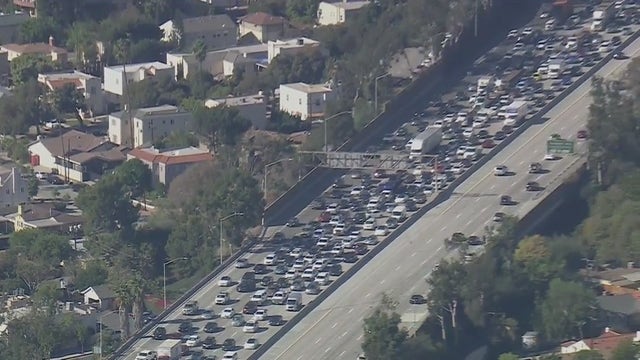 Brush fires temporarily prompt closure of eastbound 134 Freeway in Eagle Rock area