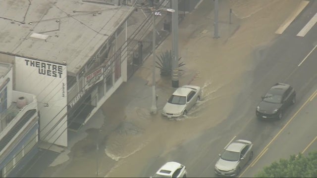 Hollywood Hills water main break causes street flooding