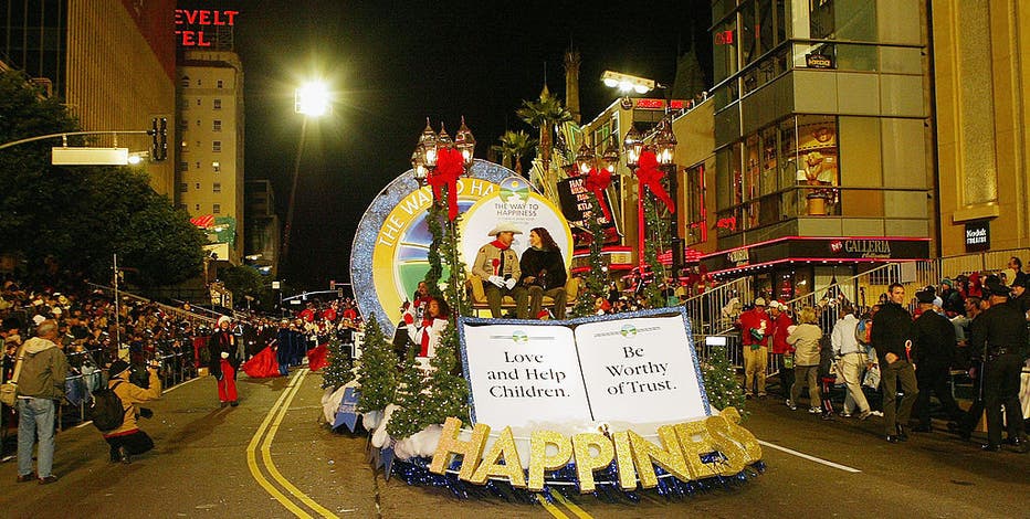 Hollywood Christmas Parade 2022 Celebrities Hollywood Christmas Parade Returns After 2020 Covid Cancellation